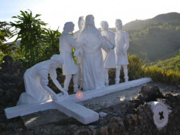 Station X: Jesus' clothes are taken away